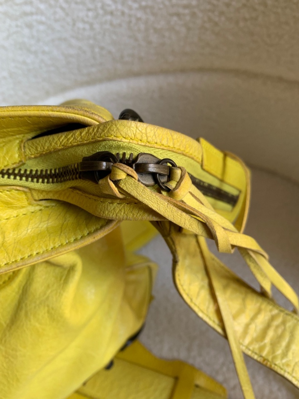 Authentic Balenciaga city Messenger Crossbody Bag - Picture 9 of 16